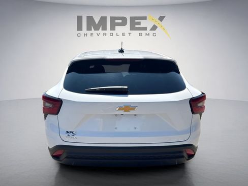 New 2026 Chevrolet Trax LS FWD image 4