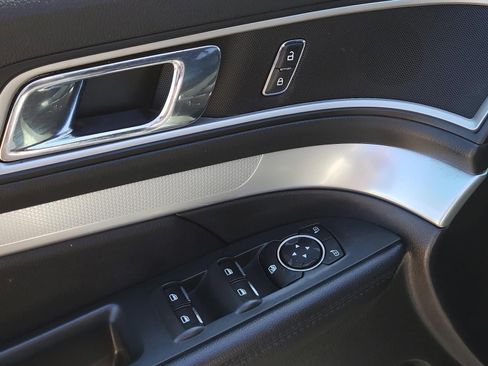 Used 2017 Ford Explorer XLT w/ Equipment Group 202A image 19