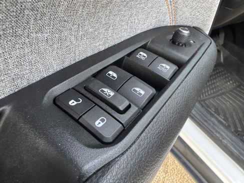 Used 2022 Jeep Compass Sport image 10