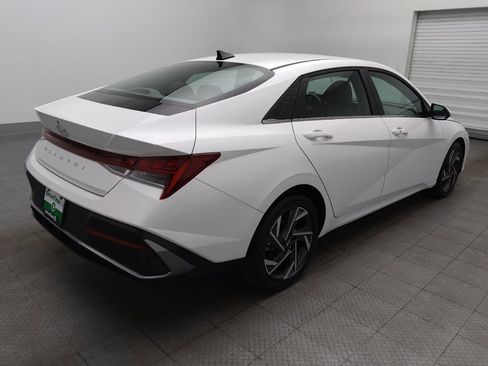 Used 2025 Hyundai Elantra SEL FWD image 9