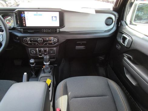 Used 2025 Jeep Wrangler Sport S image 13