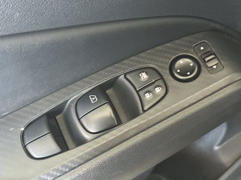 Used 2025 Nissan Altima 2.5 SV FWD image 14