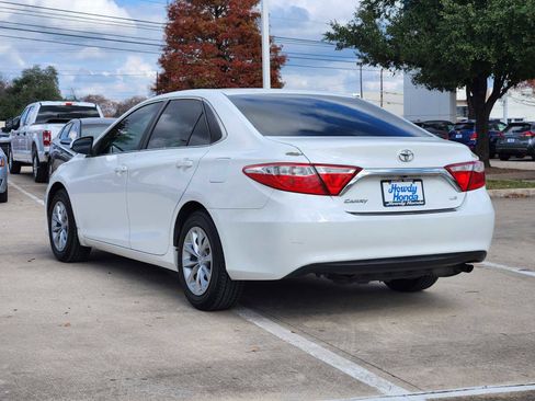 Used 2015 Toyota Camry LE image 5