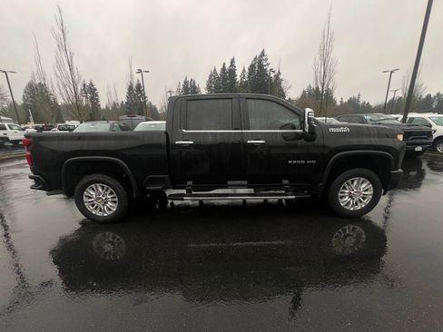 Used 2022 Chevrolet Silverado 2500 High Country w/ Safety Package II image 4