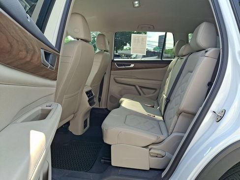 Used 2024 Volkswagen Atlas SE AWD/4WD image 10