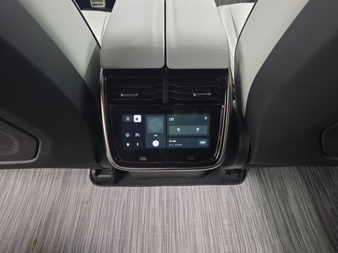 Used 2024 Rivian R1S Adventure AWD/4WD image 30