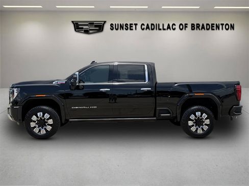 Used 2024 GMC Sierra 3500 Denali AWD/4WD image 6