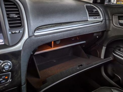 Used 2020 Chrysler 300 Limited image 37