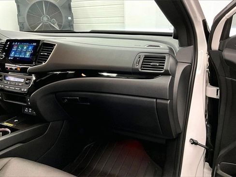 Used 2025 Honda Passport Black Edition image 15