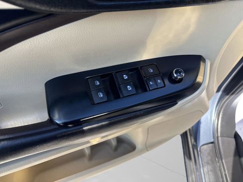 Used 2018 Toyota Highlander SE image 31