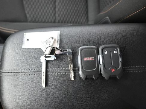 Used 2020 GMC Terrain SLE image 16