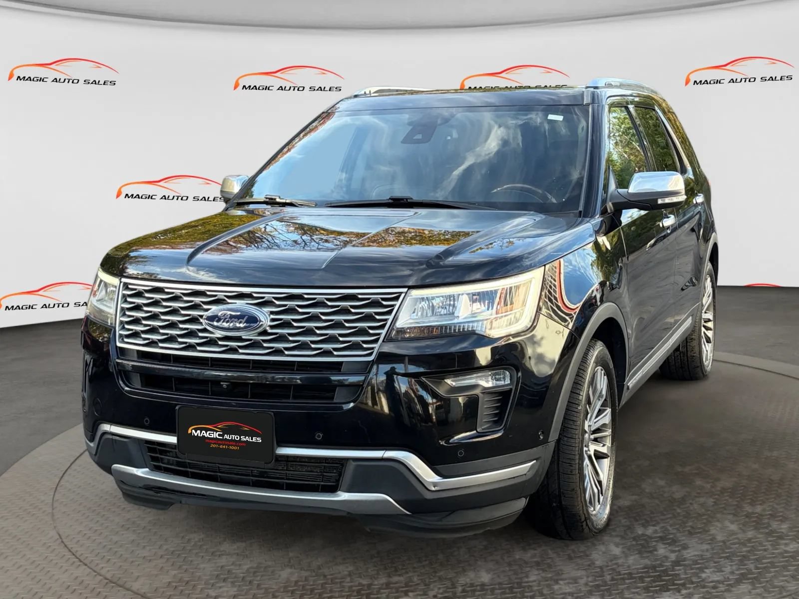 Used 2018 Ford Explorer Platinum AWD/4WD image 1