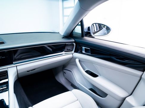 Used 2018 Porsche Panamera 4S AWD/4WD image 11
