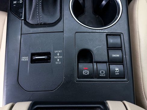 Used 2023 Toyota Highlander XLE FWD image 21