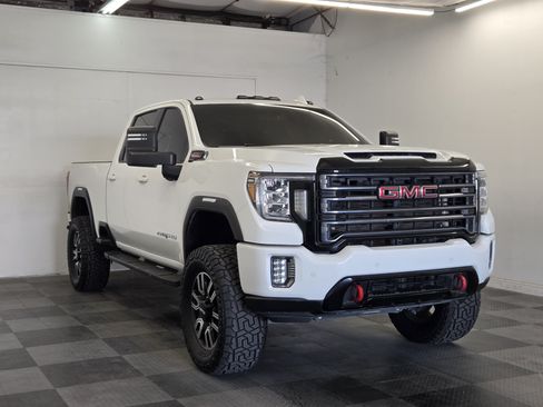 Used 2020 GMC Sierra 2500 AT4 w/ AT4 Premium Package AWD/4WD image 2