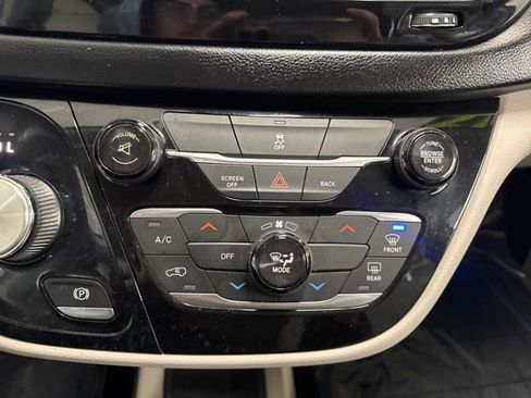 Used 2017 Chrysler Pacifica LX image 43