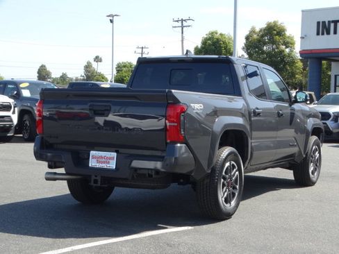 Used 2026 Toyota Tacoma TRD Sport w/ TRD Sport Upgrade Package AWD/4WD image 12