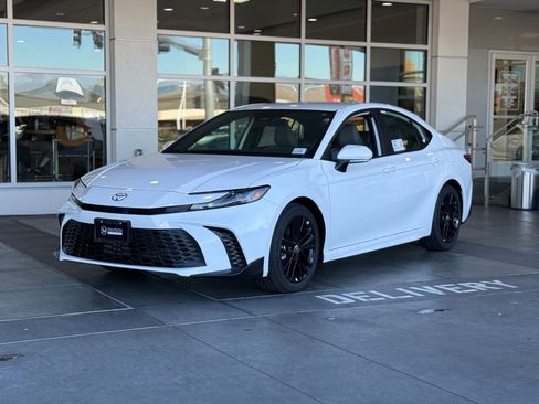 New 2026 Toyota Camry SE image 2