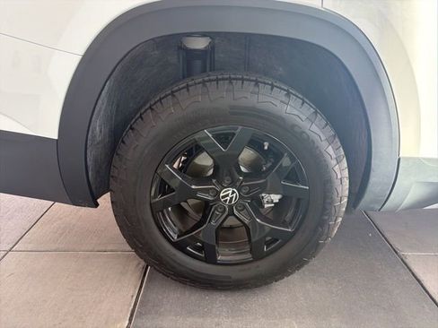 New 2024 Volkswagen Atlas Peak Edition SE image 11