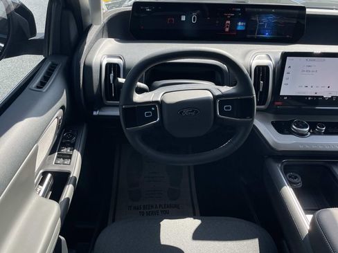 Used 2026 Ford Expedition Active image 17