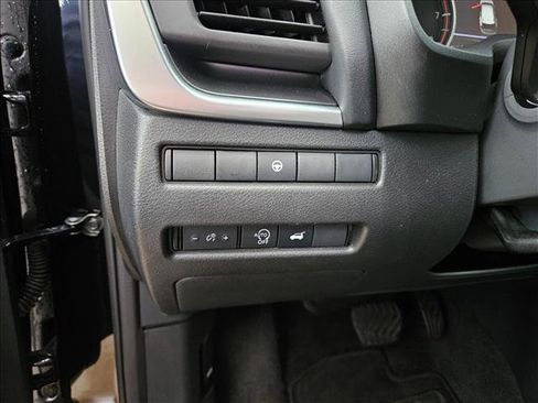 Used 2025 Nissan Rogue SV FWD image 24