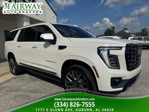 Used 2025 GMC Yukon XL Denali Ultimate w/ LPO, Floor Liner Package AWD/4WD image 4