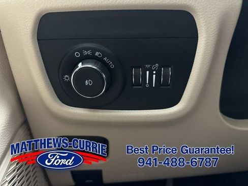 Used 2023 Jeep Grand Cherokee L Limited w/ Luxury Tech Group II AWD/4WD image 29