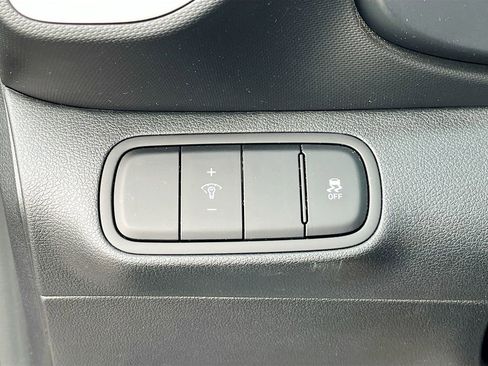 Used 2023 Hyundai Venue Limited image 10