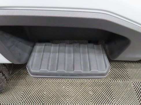 Used 2025 Ford F250 Platinum w/ FX4 Off-Road Package image 41