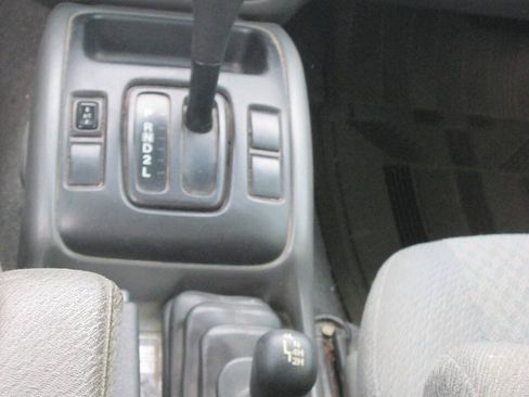 Used 2003 Chevrolet Tracker 4WD w/ Preferred Equipment Group image 25