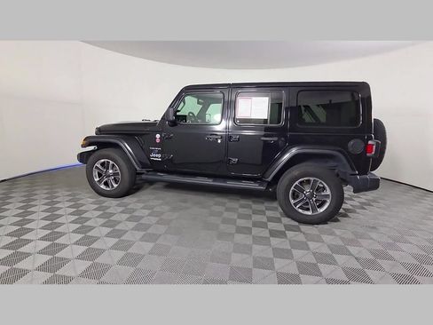 Used 2019 Jeep Wrangler Unlimited Sahara AWD/4WD image 46