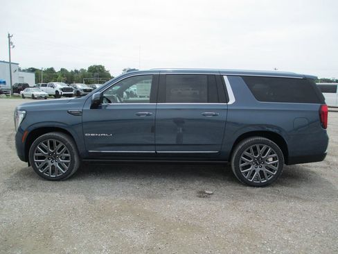 New 2026 GMC Yukon XL Denali Ultimate AWD/4WD image 7