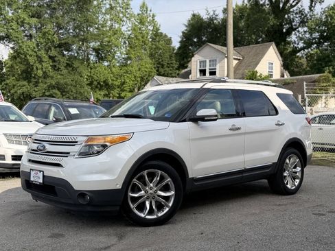 Used 2014 Ford Explorer Limited w/ Equipment Group 302A AWD/4WD image 2