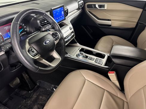 Used 2024 Ford Explorer XLT w/ Equipment Group 202A image 7