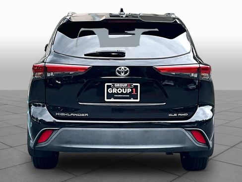 Used 2021 Toyota Highlander XLE AWD/4WD image 5