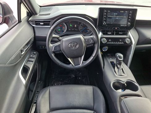 Certified 2022 Toyota Venza XLE image 12