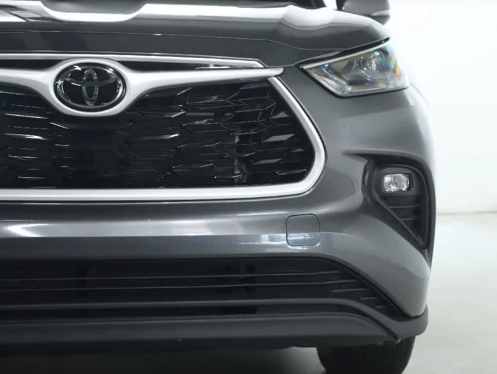Used 2023 Toyota Highlander XLE FWD image 7