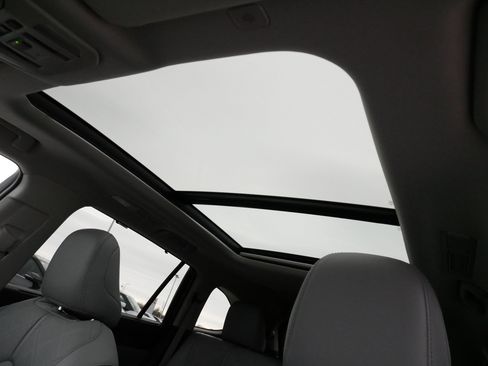 Certified 2026 Toyota Highlander Platinum image 36