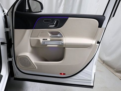 Certified 2025 Mercedes-Benz GLB 250 4MATIC image 32