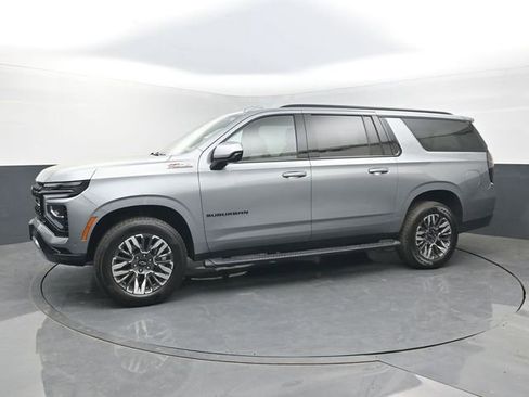 Used 2025 Chevrolet Suburban Z71 AWD/4WD image 2