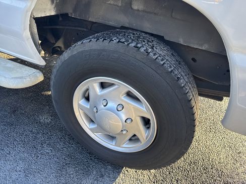 Used 2013 Ford E-250 and Econoline 250 w/ PWR Group image 9