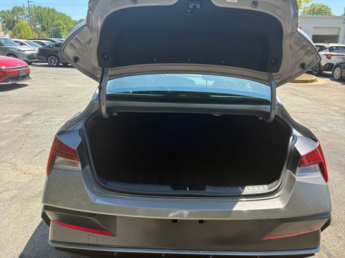 Used 2025 Hyundai Elantra Limited FWD image 34