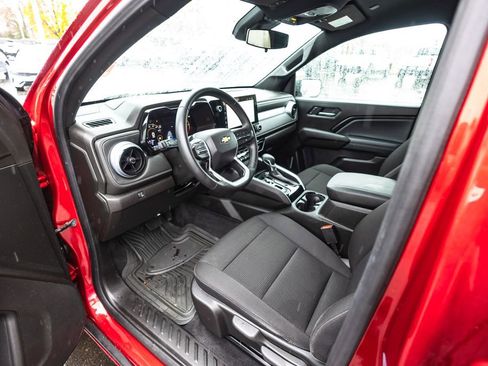Used 2024 Chevrolet Colorado LT w/ LT Convenience Package image 11