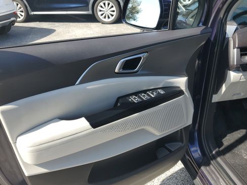 Used 2022 Kia Carnival LX image 13