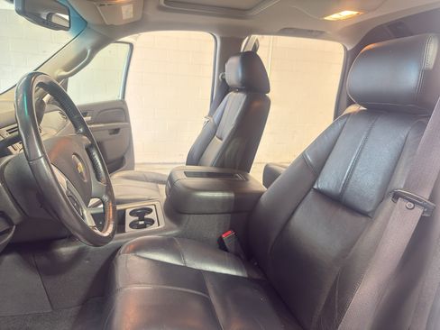 Used 2011 Chevrolet Avalanche LT w/ Luxury Package image 14