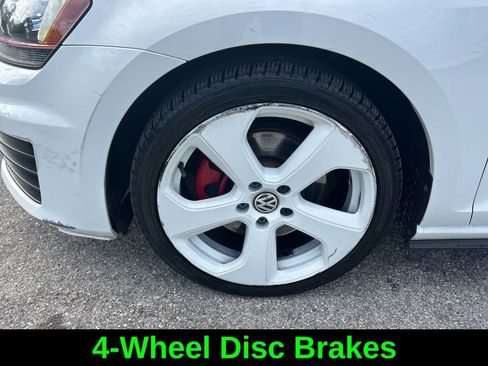 Used 2015 Volkswagen Golf 4-Door image 18