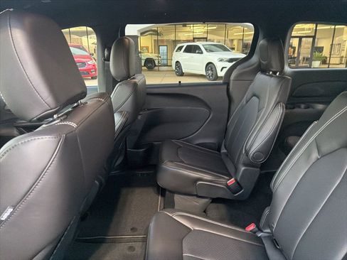 New 2026 Chrysler Pacifica Select image 22