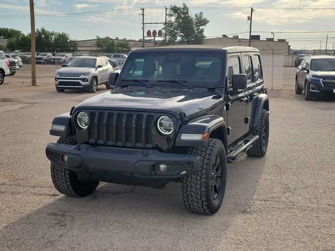 Used 2019 Jeep Wrangler Unlimited Sahara AWD/4WD image 4