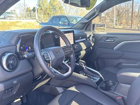 Used 2025 Chevrolet Colorado Z71 w/ Technology Package image 10