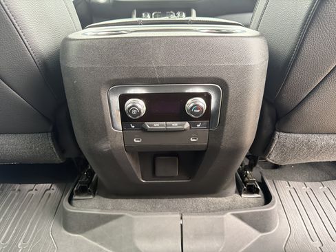 Used 2021 GMC Yukon Denali w/ Denali Premium Package RWD image 10